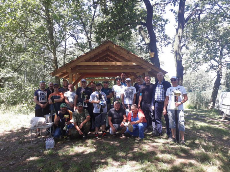 Nocne zawody wędkarskie