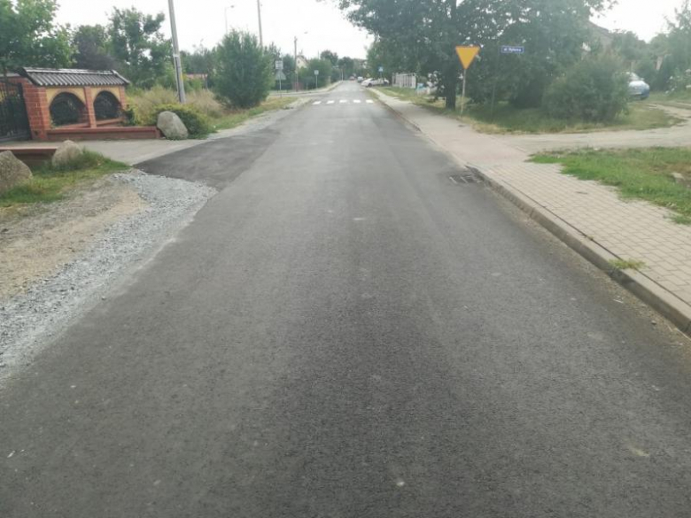 Zakończyła się przebudowa drogi Księginice-Warzyna