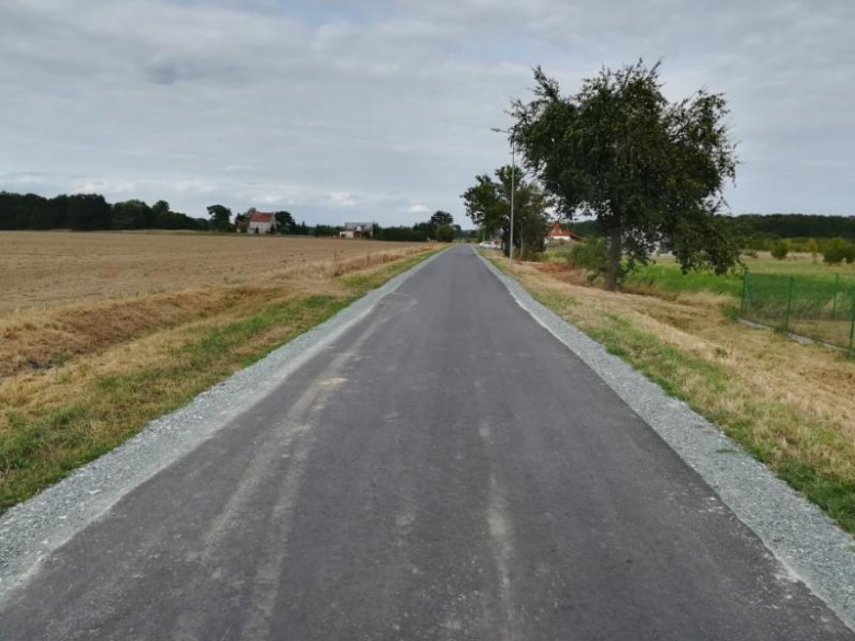 Zakończyła się przebudowa drogi Księginice-Warzyna