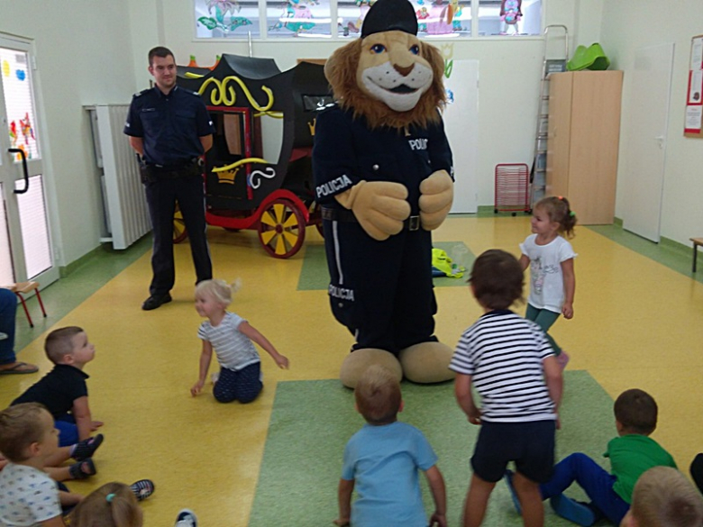 Spotkanie policjantów z dziećmi w Miękini