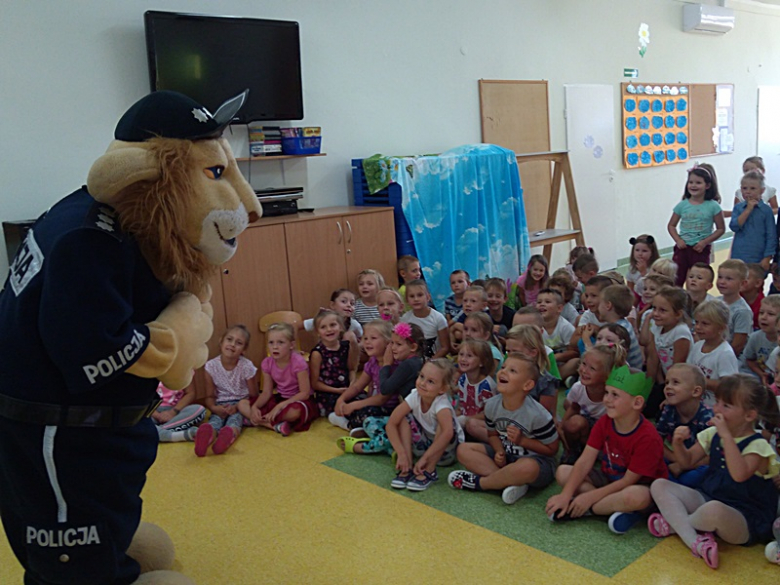 Spotkanie policjantów z dziećmi w Miękini