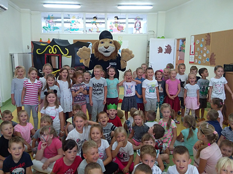 Spotkanie policjantów z dziećmi w Miękini