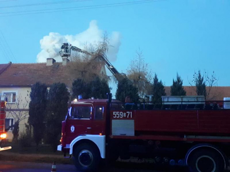Pożar sadzy w kominie w Kostomłotach