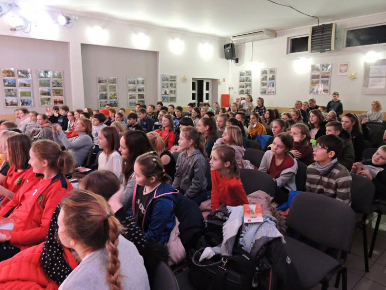 Prezentacja pucharu w Miękini