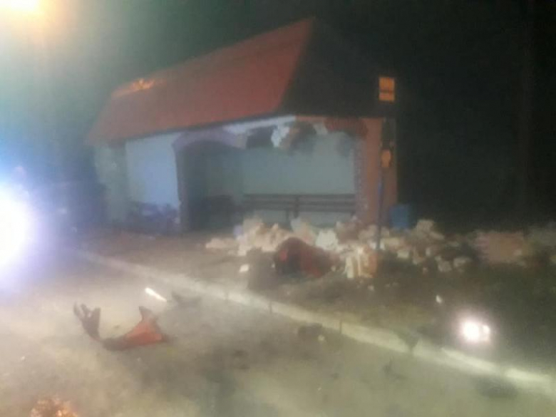 W Piotrowicach zniszczony został przystanek