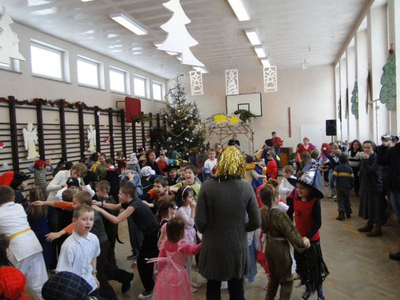 Bal karnawałowy w SP nr 3 w Środzie Śląskiej