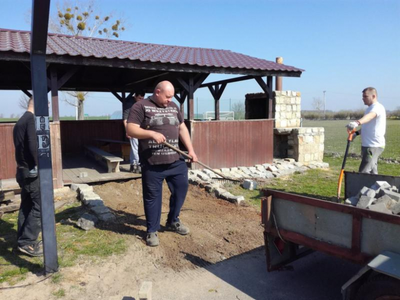 Sobotnie porządkowanie wsi