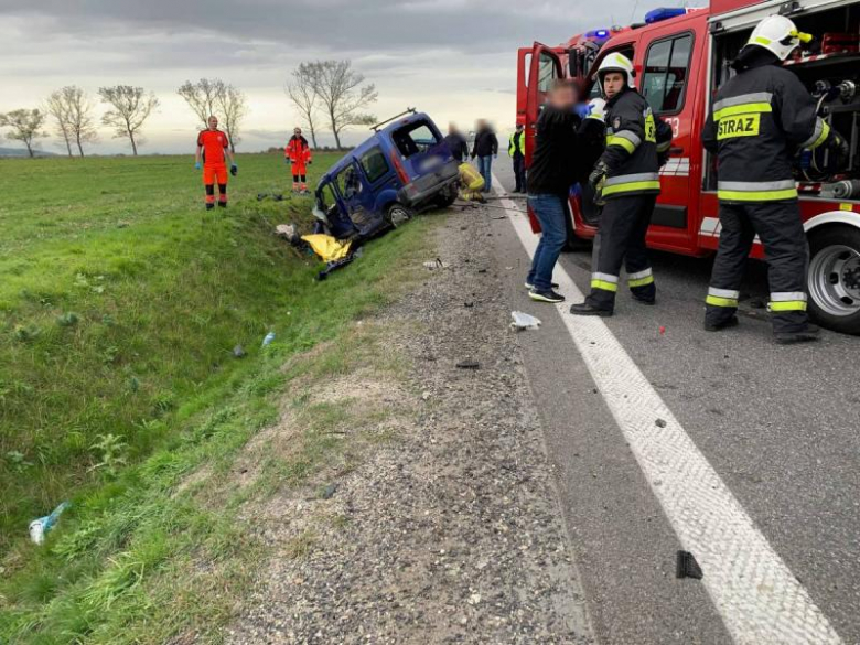 Śmiertelny wypadek na drodze krajowej nr 5. Nie żyje pasażer osobówki