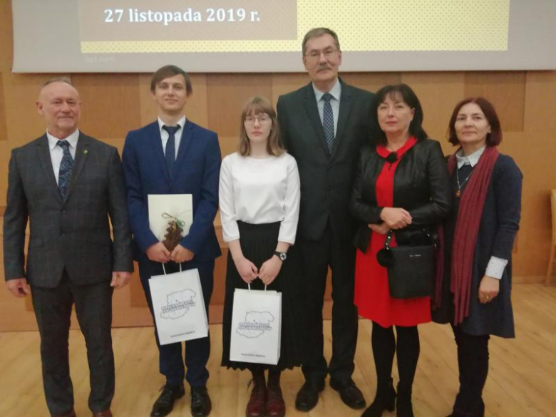 Najlepsi uczniowie nagrodzeni przez premiera