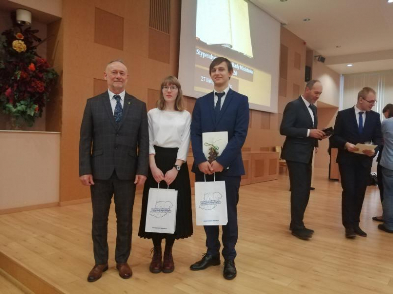 Najlepsi uczniowie nagrodzeni przez premiera