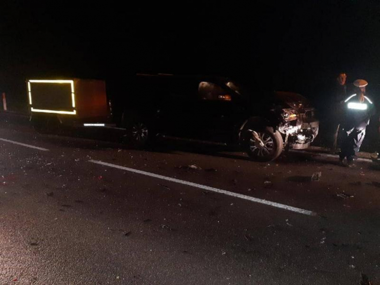 Kolizja w Kostomłotach przy stacji paliw