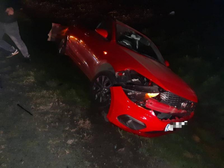 Kolizja w Kostomłotach przy stacji paliw