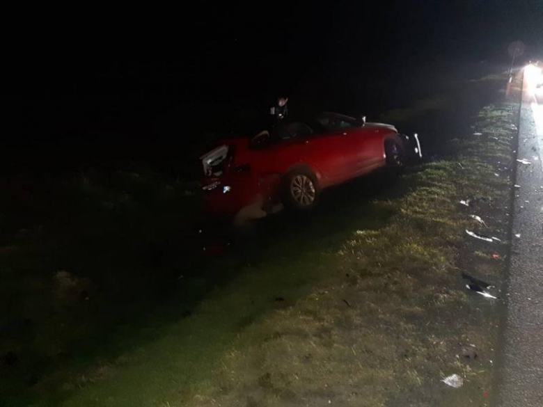 Kolizja w Kostomłotach przy stacji paliw