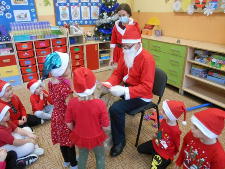 Wizyta św. Mikołaja w szkole podstawowej w Mieczkowie