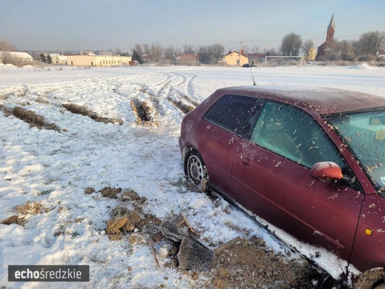 Autem zniszczył murawę boiska