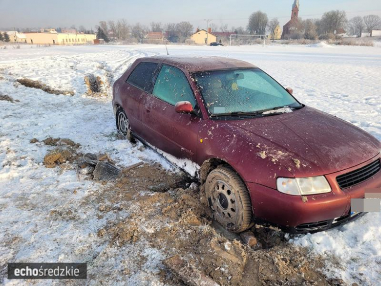 Autem zniszczył murawę boiska