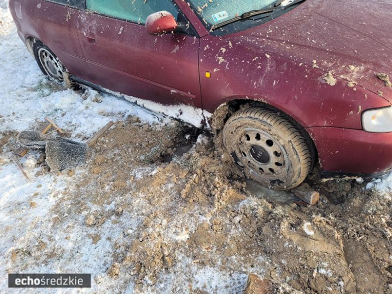 Autem zniszczył murawę boiska