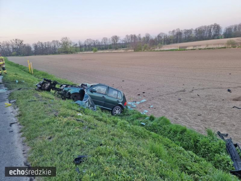 	Koło Ciechowa zderzył się samochód osobowy z autobusem