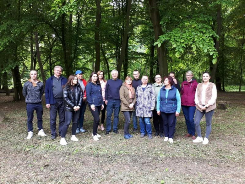 Urzędnicy wysprzątali park w Piotrowicach