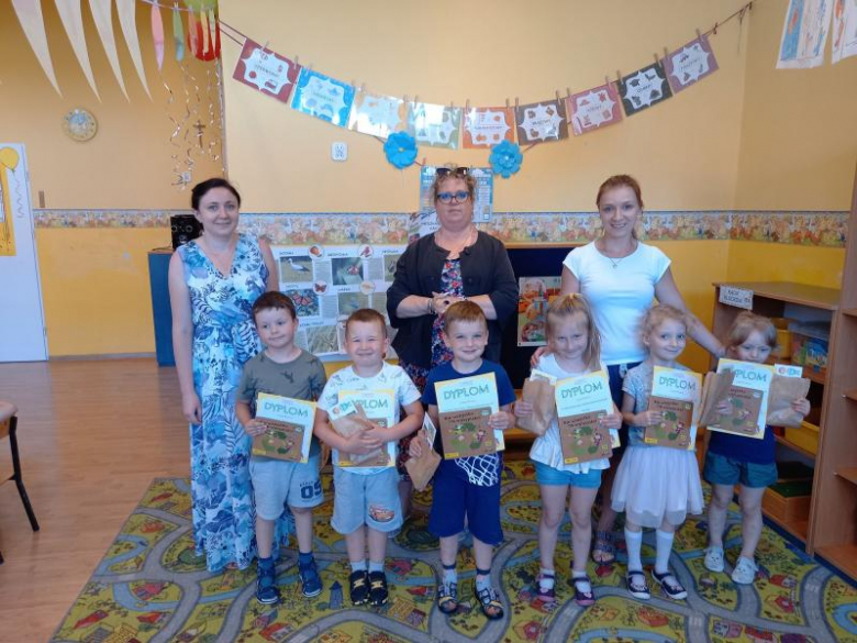 Zwierzęta z surowców wtórnych zrobione przez przedszkolaków