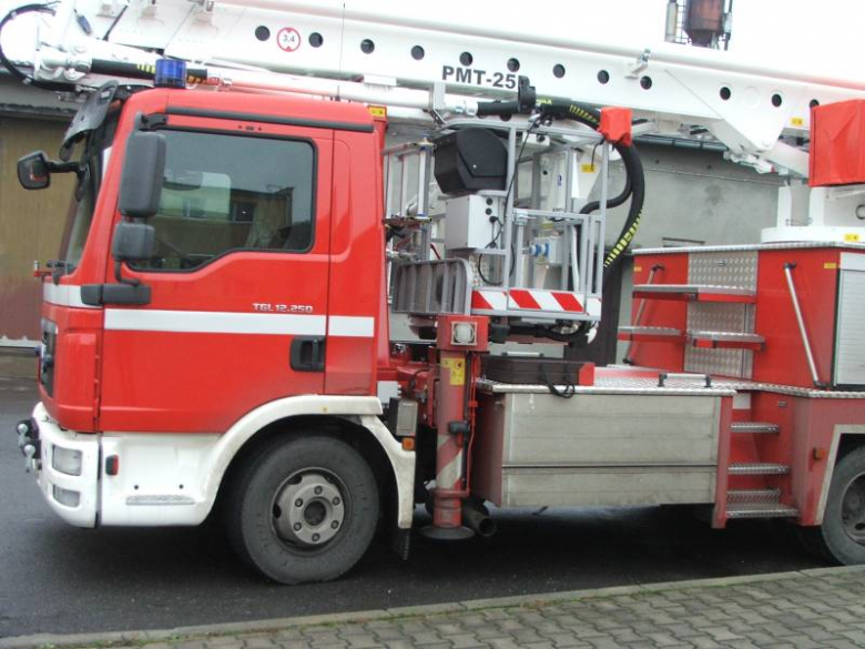 Odbiór techniczny samochodu w PSP w Środzie Śląskiej