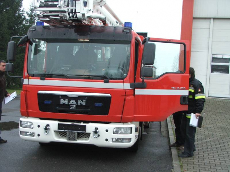 Odbiór techniczny samochodu w PSP w Środzie Śląskiej