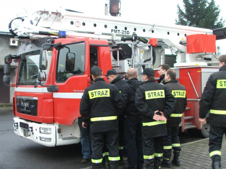 Odbiór techniczny samochodu w PSP w Środzie Śląskiej