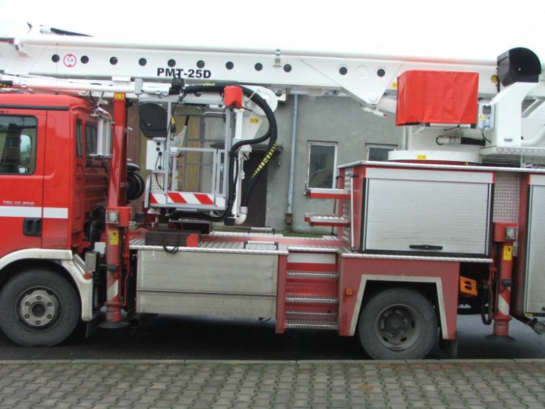 Odbiór techniczny samochodu w PSP w Środzie Śląskiej