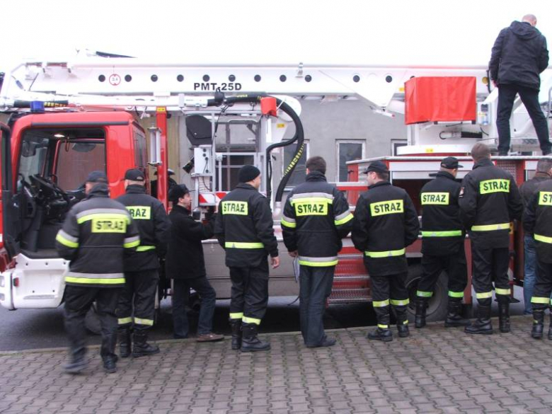 Odbiór techniczny samochodu w PSP w Środzie Śląskiej