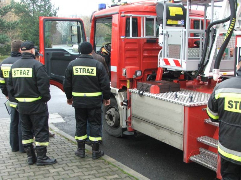 Odbiór techniczny samochodu w PSP w Środzie Śląskiej