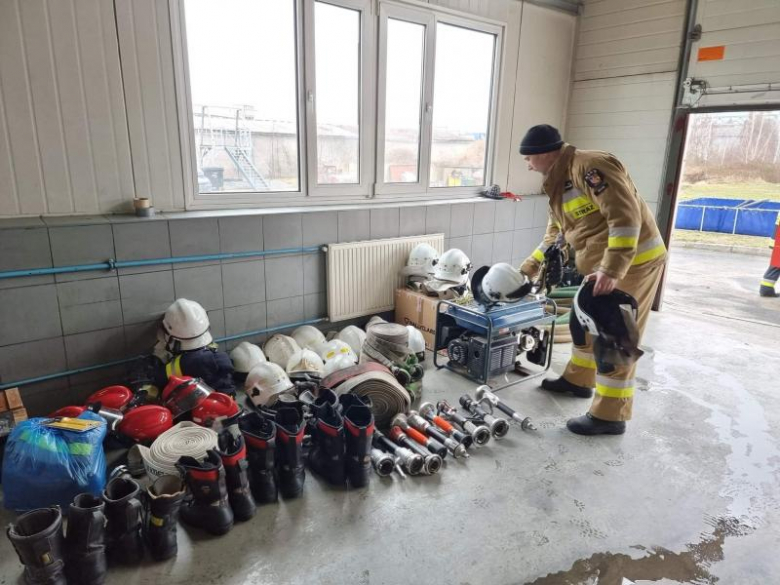 Strażacy z OSP Udanin przekazali sprzęt dla strażaków z Ukrainy