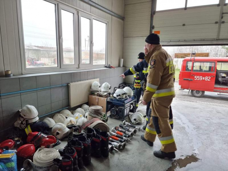 Strażacy z OSP Udanin przekazali sprzęt dla strażaków z Ukrainy