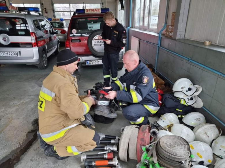 Strażacy z OSP Udanin przekazali sprzęt dla strażaków z Ukrainy
