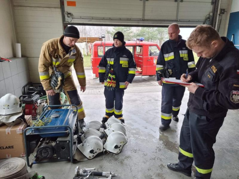 Strażacy z OSP Udanin przekazali sprzęt dla strażaków z Ukrainy