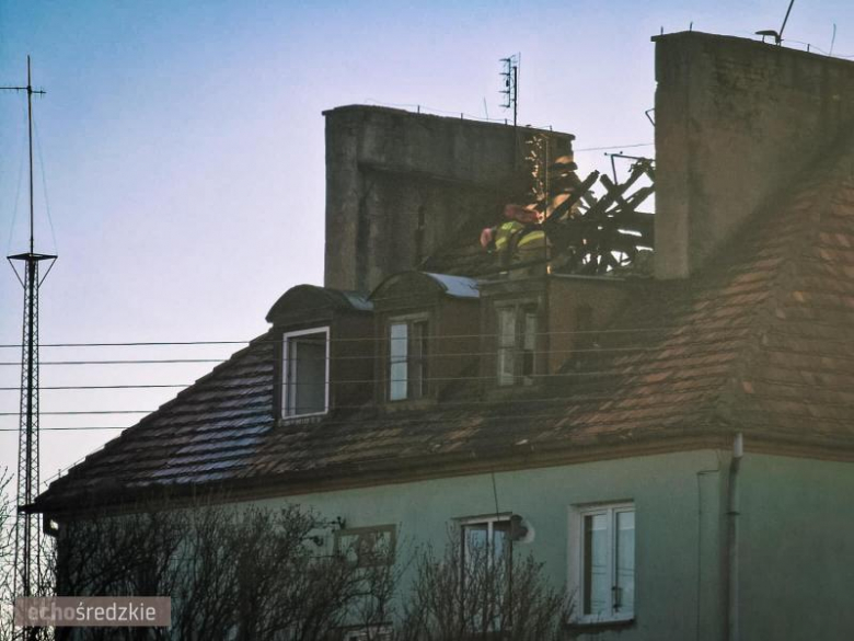 Pożar dachu i poddasza w Kostomłotach