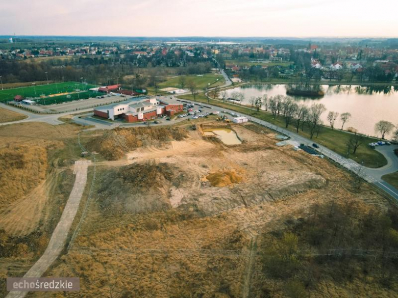 Budowa szkoły na Winnej Górze w Środzie Śląskiej