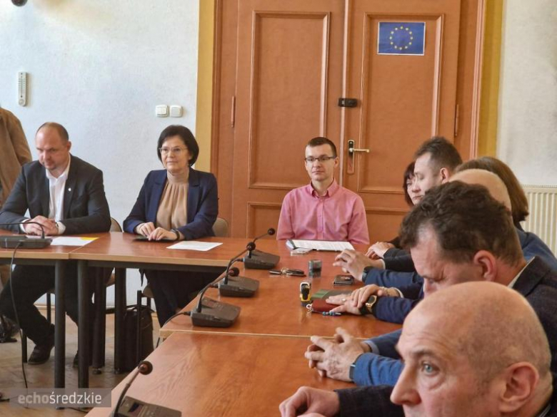 Podpisanie umów w siedzibie Starostwa Powiatowego