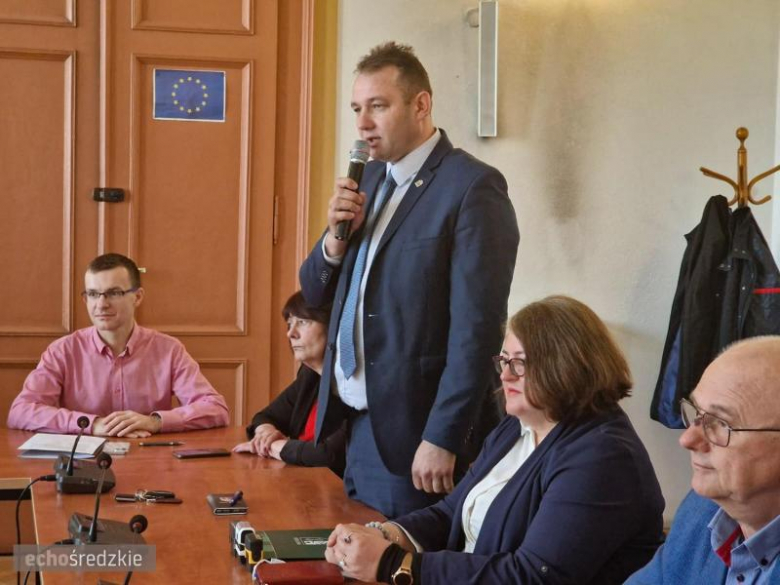 Podpisanie umów w siedzibie Starostwa Powiatowego