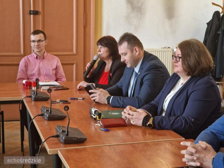 Podpisanie umów w siedzibie Starostwa Powiatowego