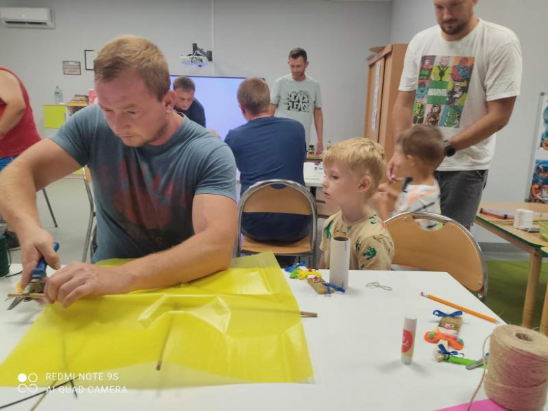 "Zmalujemy coś razem tato?"