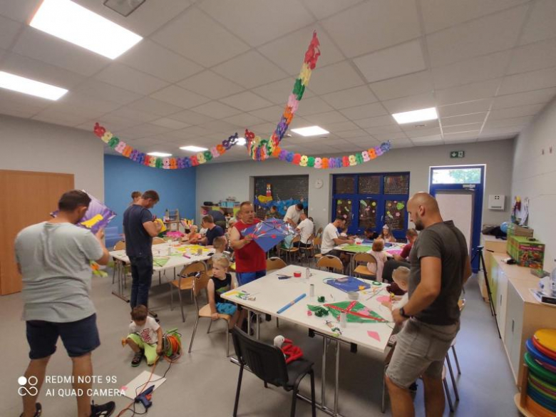 "Zmalujemy coś razem tato?"