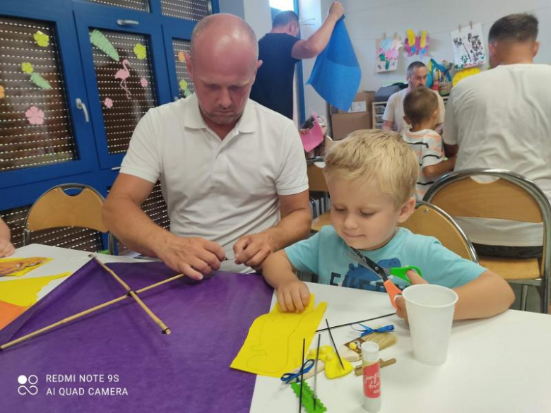 "Zmalujemy coś razem tato?"