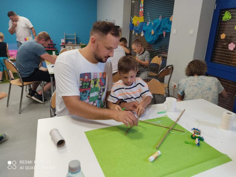 "Zmalujemy coś razem tato?"