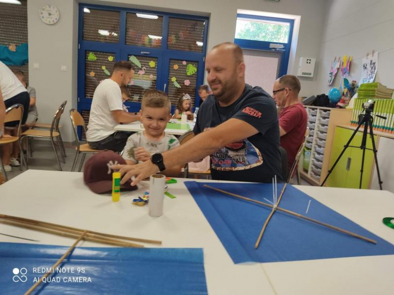 "Zmalujemy coś razem tato?"