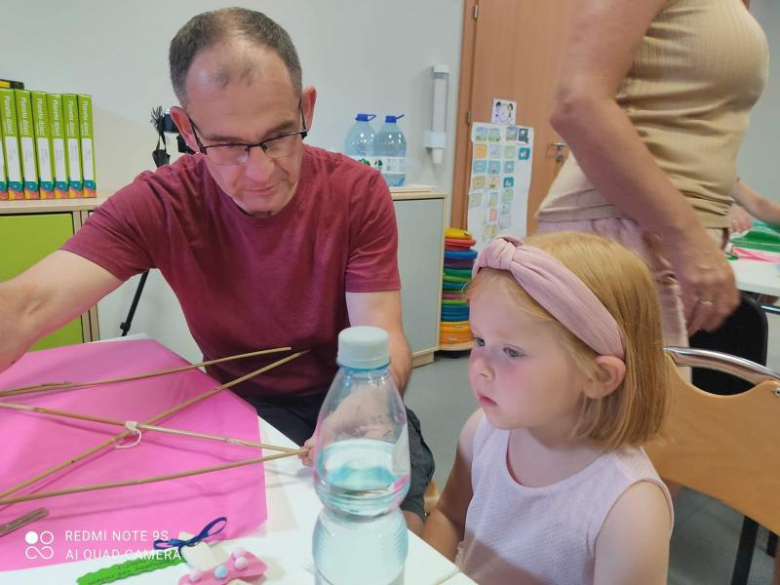 "Zmalujemy coś razem tato?"