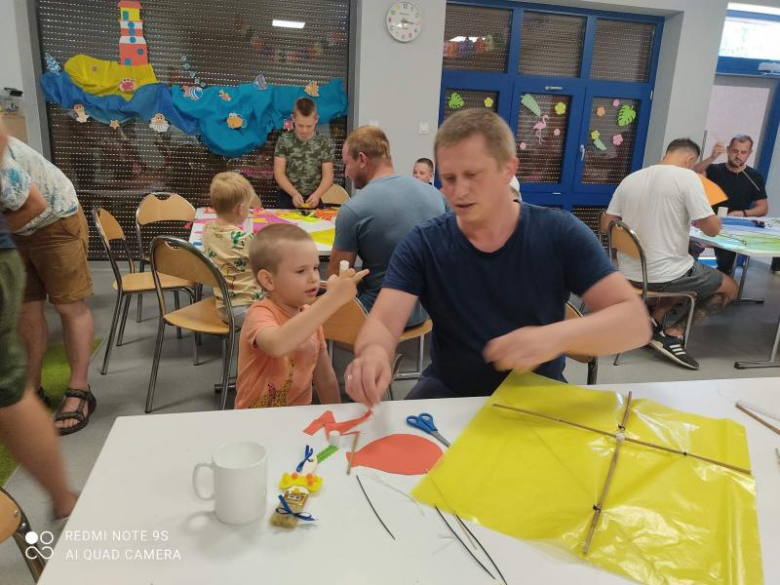 "Zmalujemy coś razem tato?"