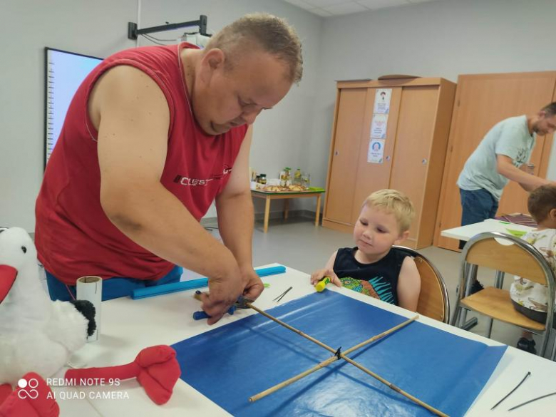 "Zmalujemy coś razem tato?"