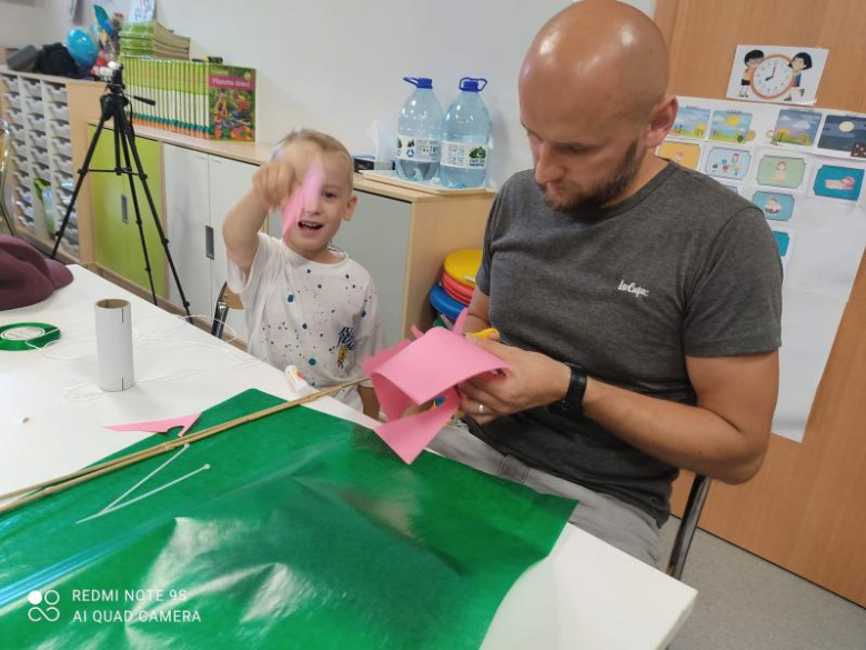 "Zmalujemy coś razem tato?"