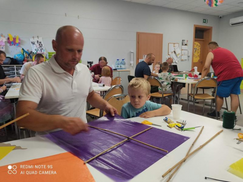 "Zmalujemy coś razem tato?"