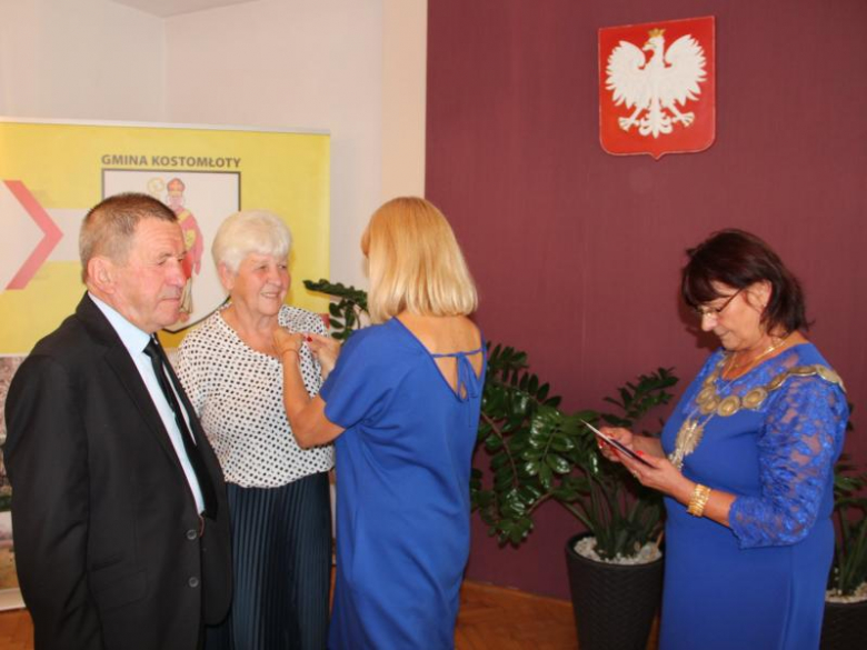 Wręczono medale za długoletnie pożycia małżeńskie